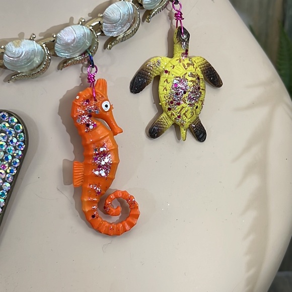 ⭐️Adorned Crown Artisan Assemblage aquarium collection sea creatures necklace - Picture 4 of 14